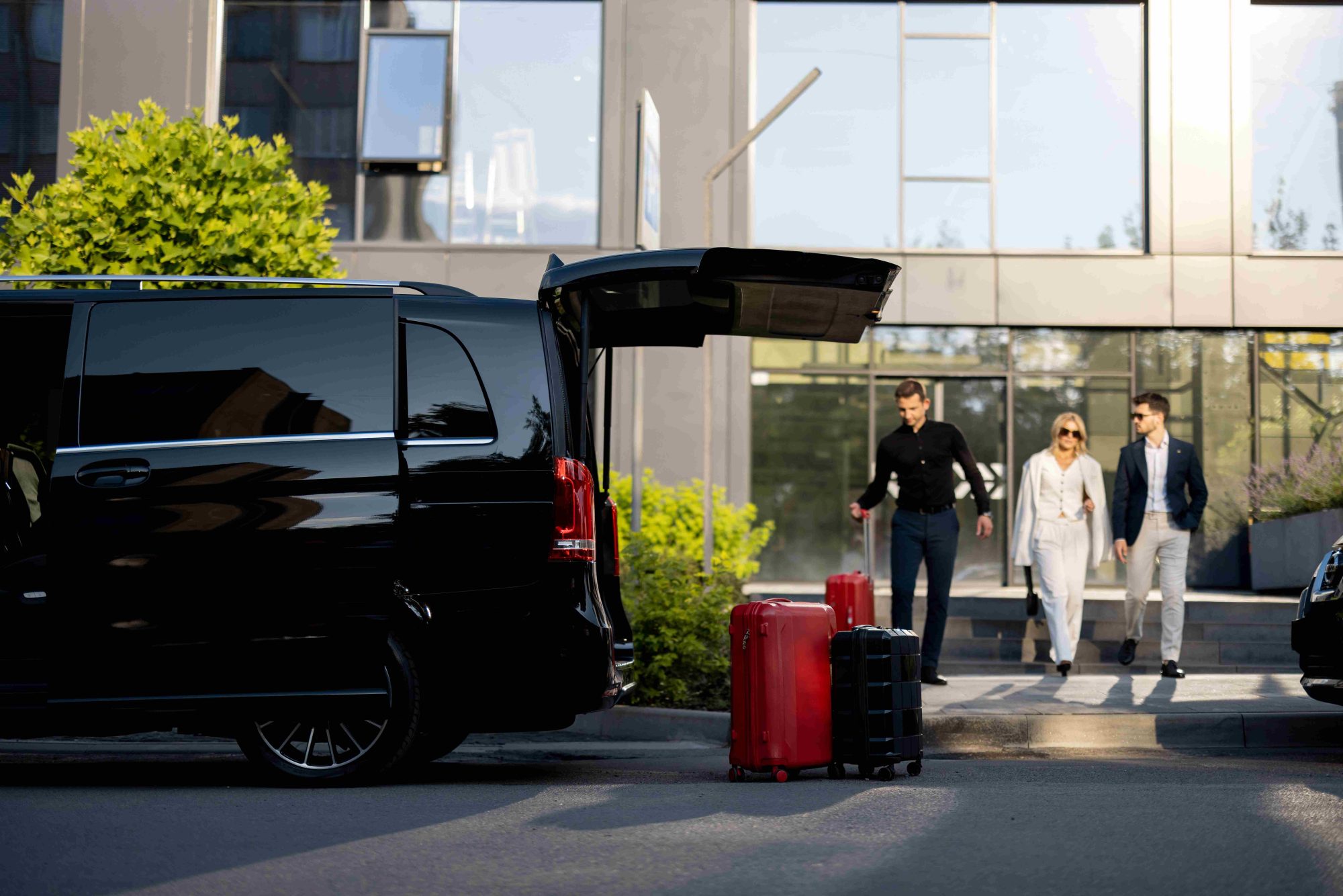 Airport Transportation With Luggage: Vehicle Guide